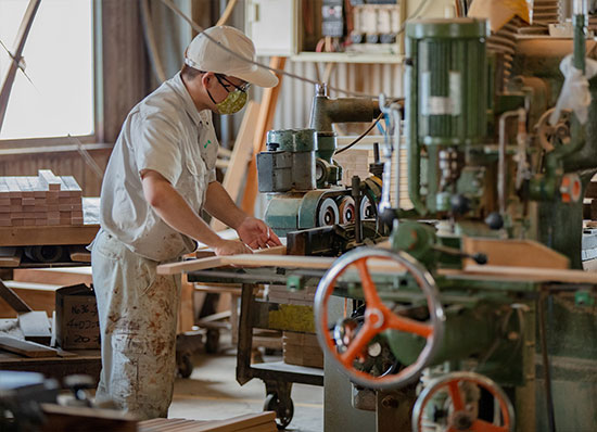 橋詰家具の職人